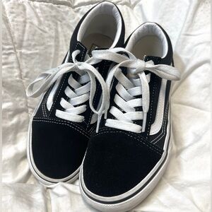 Vans Black and White Sneakers Platform